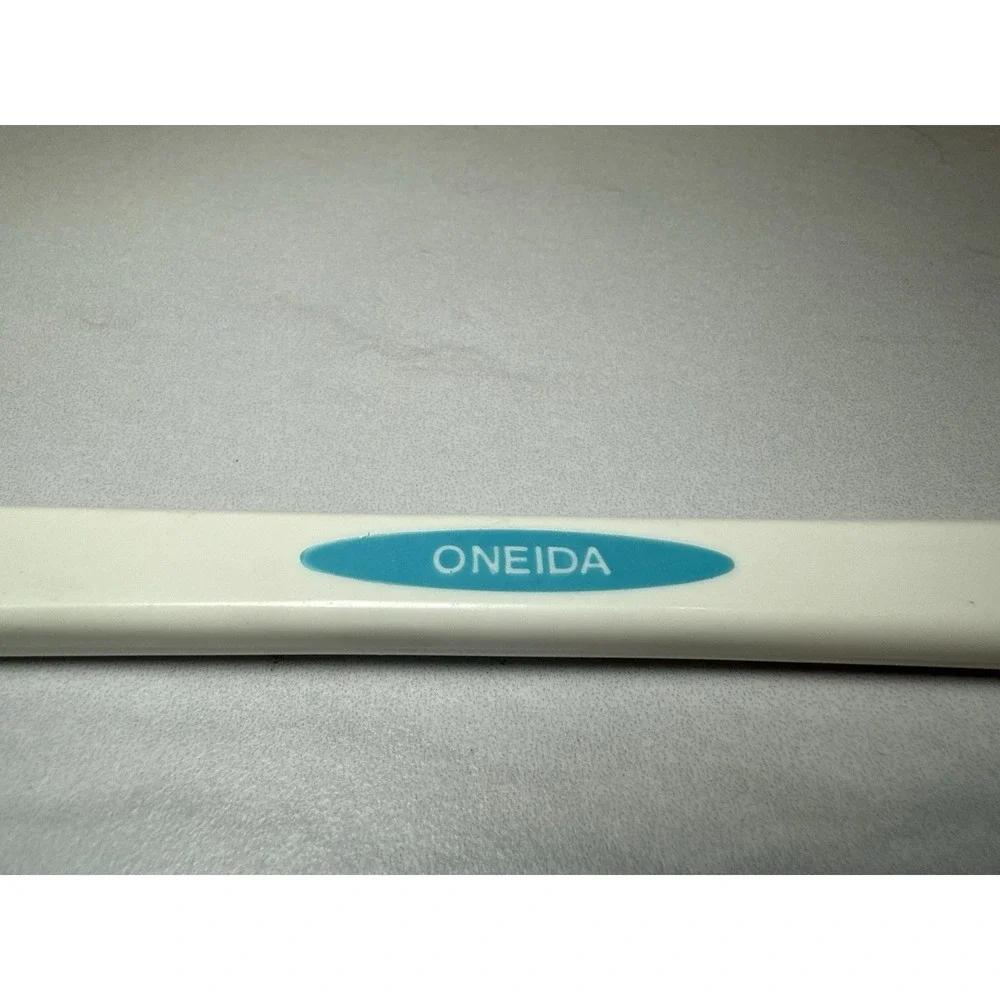 Vintage Blue &‎ White Oneida Silicone Scraper Spatula
